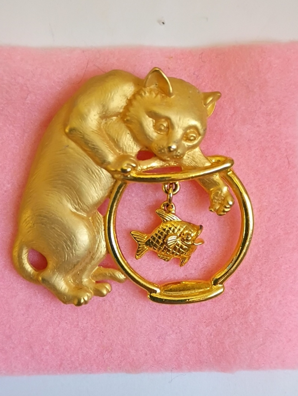 Goldtone Cat Fish in Bowl Brooch Signed  ©️JJ